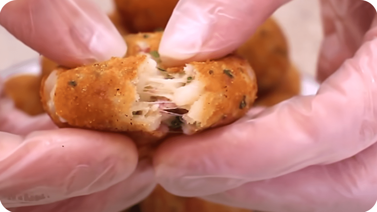 Bolinhos de Arroz com Queijo - Receita Fácil